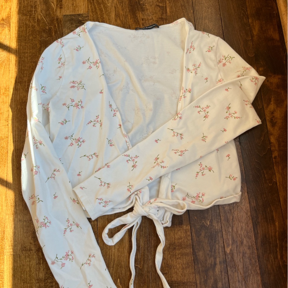 brandy melville long sleeve cardigan